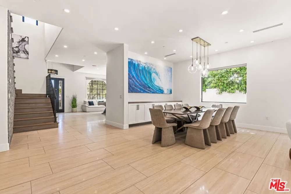 5017 Hesperia Avenue Encino, CA 91316