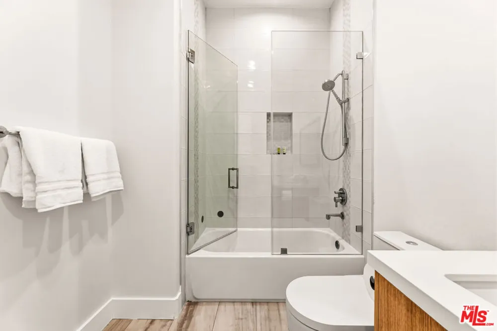 5017 Hesperia Avenue Encino, CA 91316