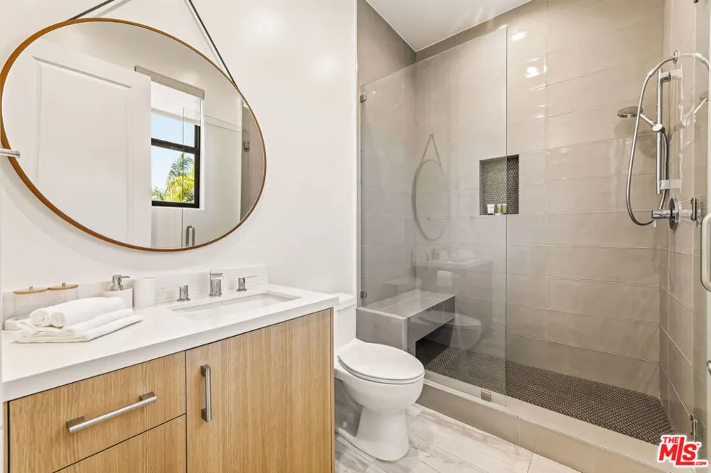 5017 Hesperia Avenue Encino, CA 91316