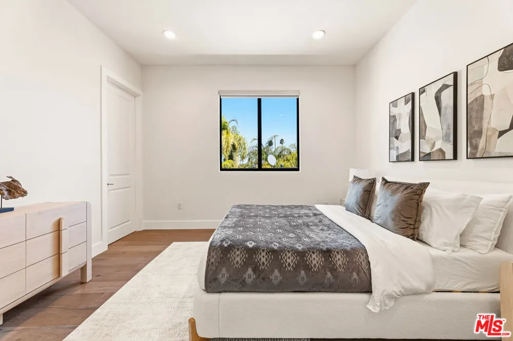 5017 Hesperia Avenue Encino, CA 91316