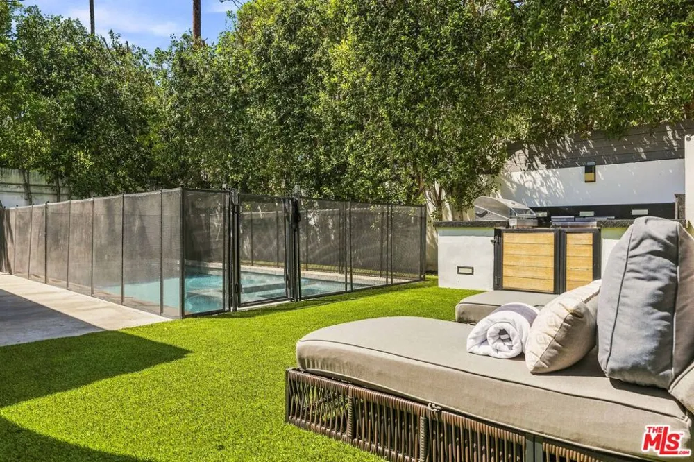 5017 Hesperia Avenue Encino, CA 91316