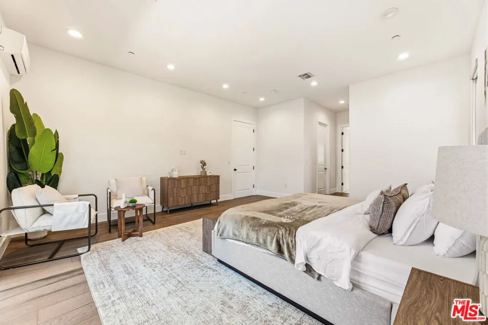 5017 Hesperia Avenue Encino, CA 91316