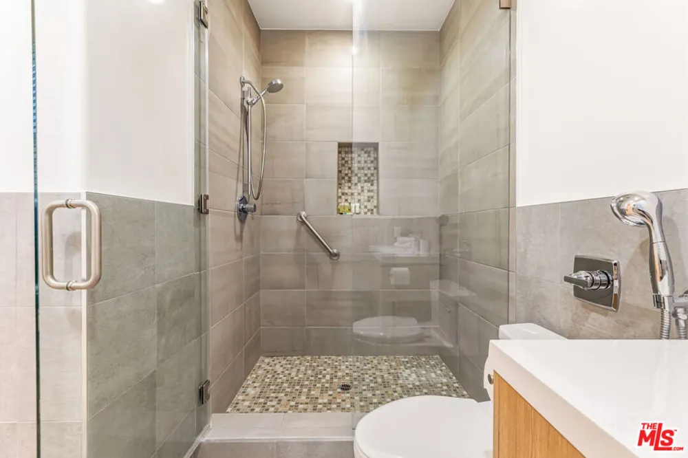 5017 Hesperia Avenue Encino, CA 91316