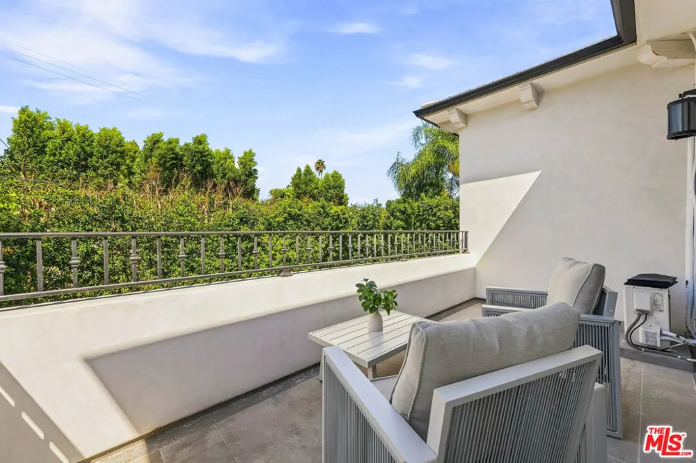 5017 Hesperia Avenue Encino, CA 91316