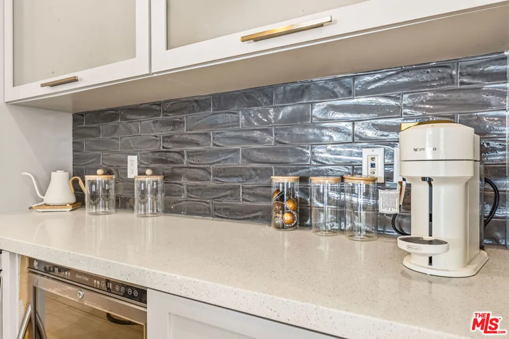 5017 Hesperia Avenue Encino, CA 91316