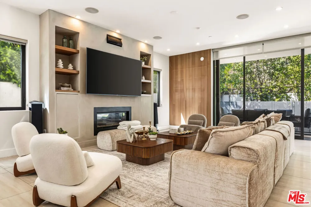 5017 Hesperia Avenue Encino, CA 91316