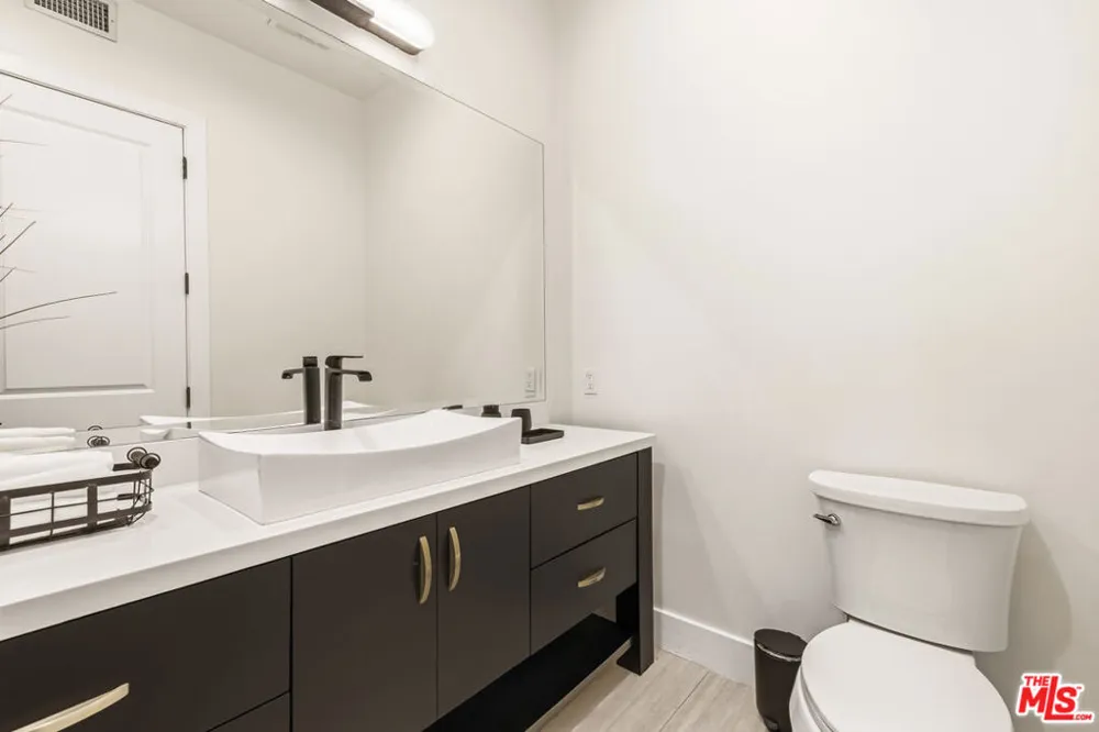 5017 Hesperia Avenue Encino, CA 91316