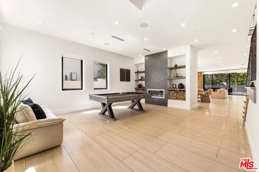 5017 Hesperia Avenue Encino, CA 91316