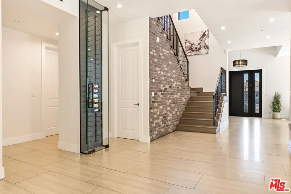 5017 Hesperia Avenue Encino, CA 91316