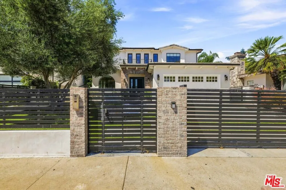 5017 Hesperia Avenue Encino, CA 91316