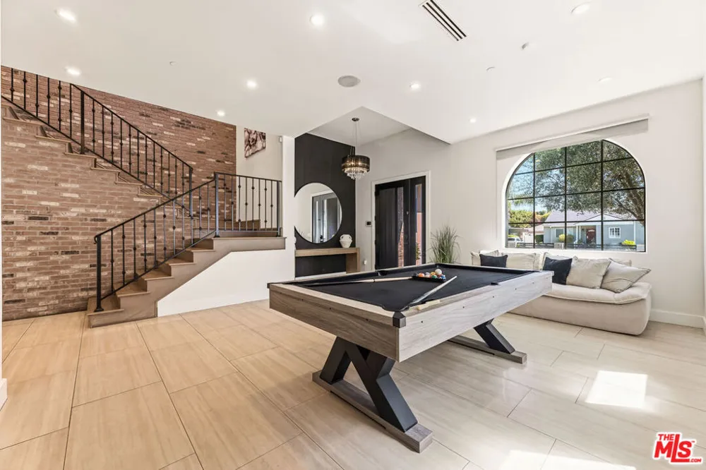 5017 Hesperia Avenue Encino, CA 91316