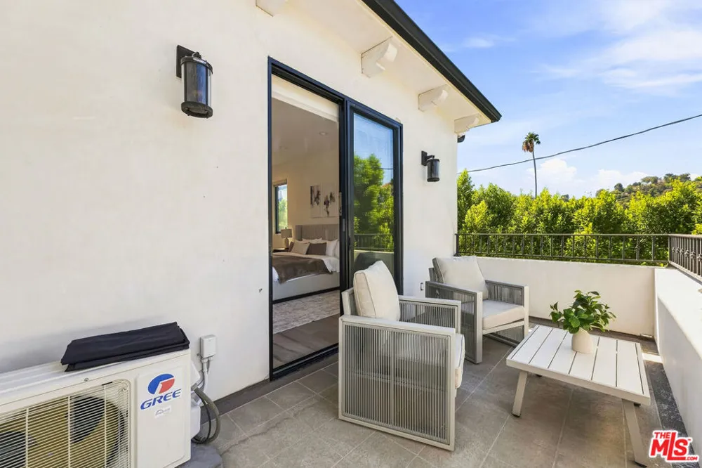 5017 Hesperia Avenue Encino, CA 91316