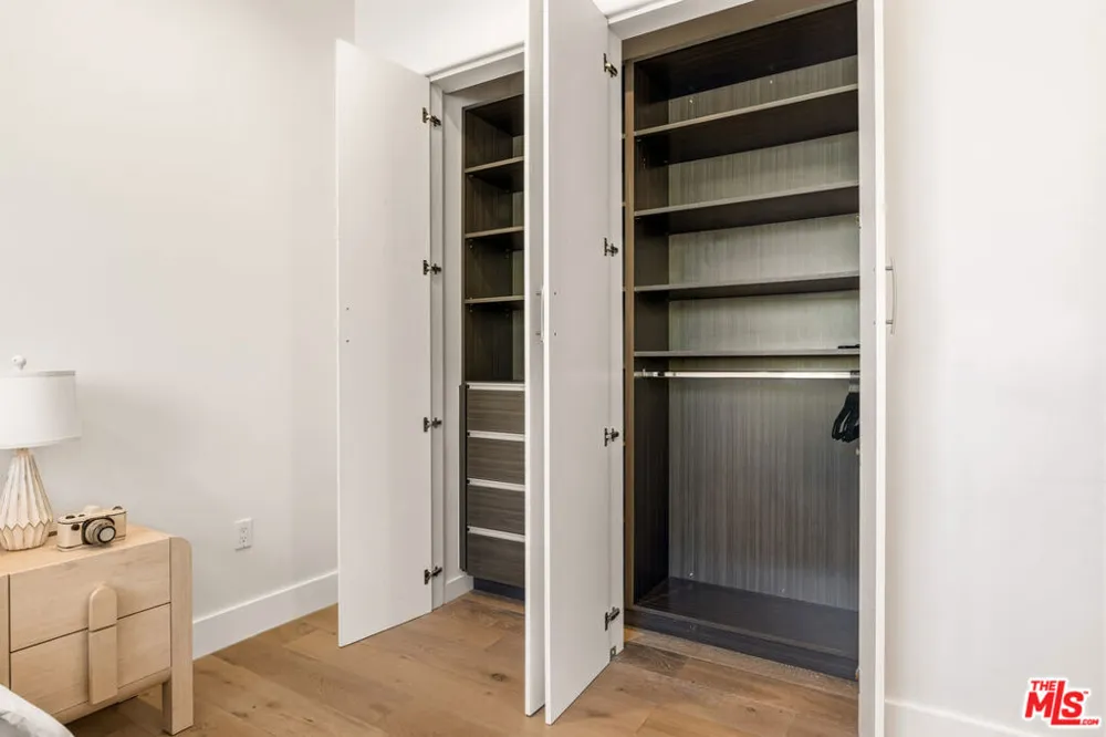 5017 Hesperia Avenue Encino, CA 91316