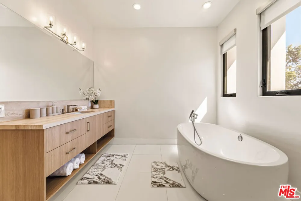 5017 Hesperia Avenue Encino, CA 91316