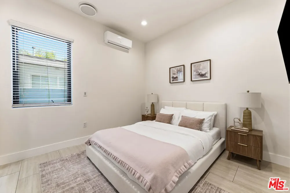 5017 Hesperia Avenue Encino, CA 91316