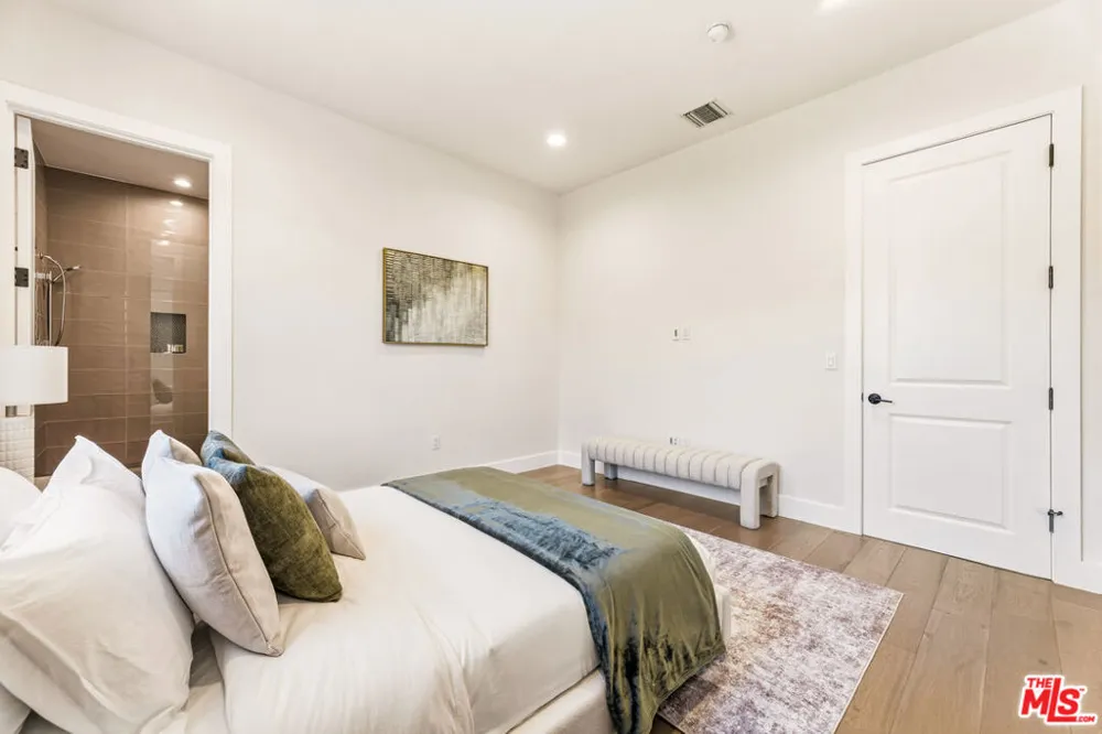 5017 Hesperia Avenue Encino, CA 91316