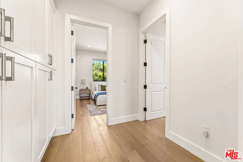 5017 Hesperia Avenue Encino, CA 91316
