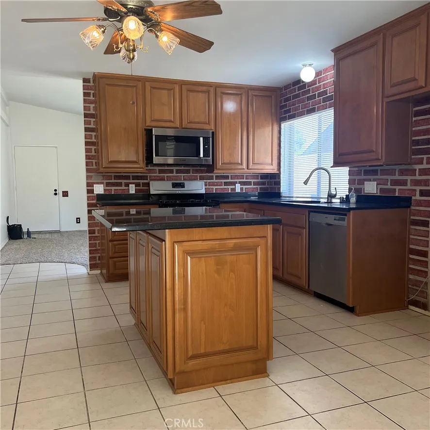 23391 Via Ronda Mission Viejo, CA 92691