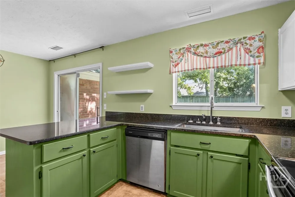 27 Jack Snipe Court E Richmond Hill, GA 31324