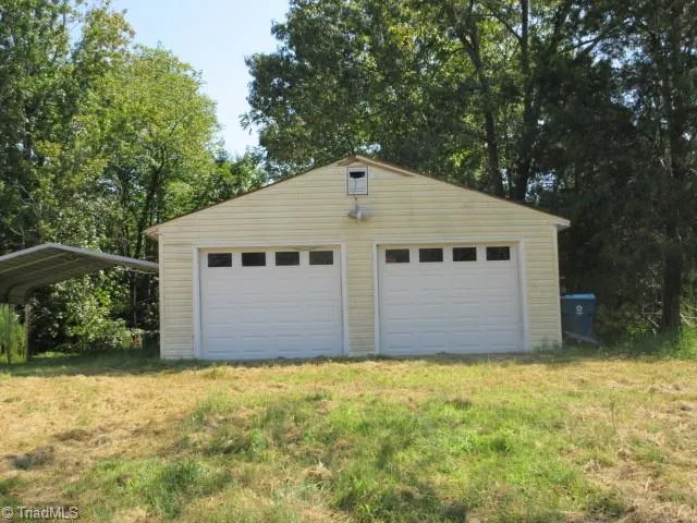 6477 Beulah Church Road Liberty, NC 27298