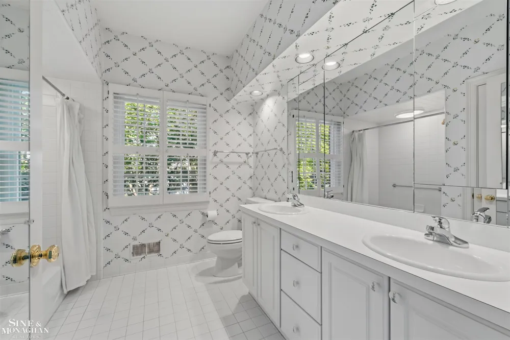 159 Cloverly Road Grosse Pointe Farms City, MI 48236