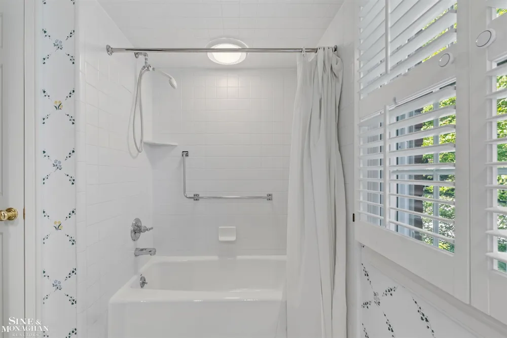 159 Cloverly Road Grosse Pointe Farms City, MI 48236