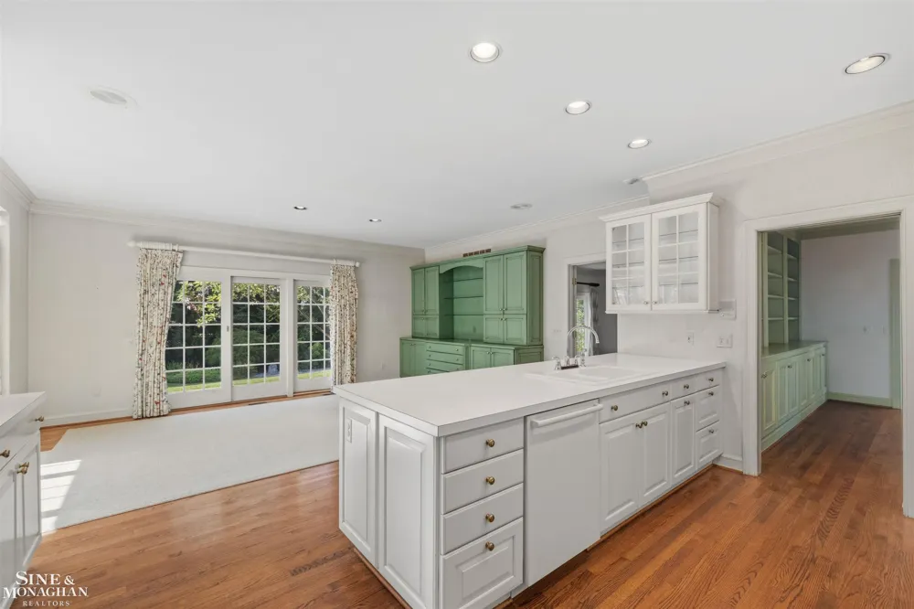 159 Cloverly Road Grosse Pointe Farms City, MI 48236