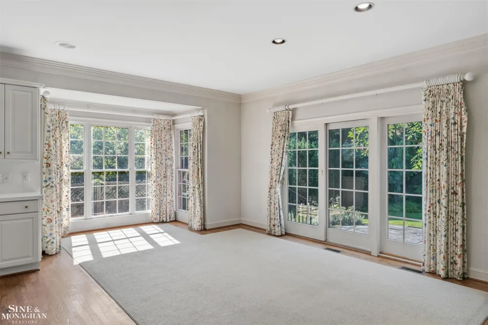159 Cloverly Road Grosse Pointe Farms City, MI 48236