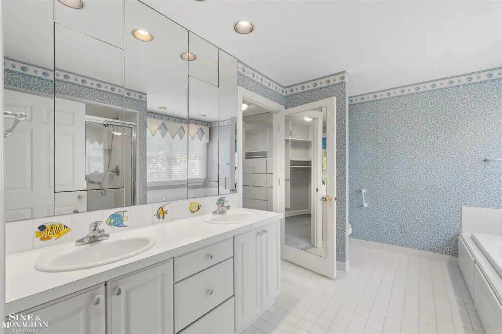 159 Cloverly Road Grosse Pointe Farms City, MI 48236