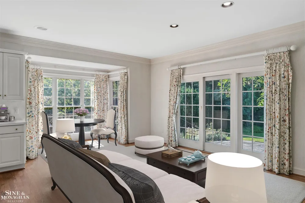 159 Cloverly Road Grosse Pointe Farms City, MI 48236