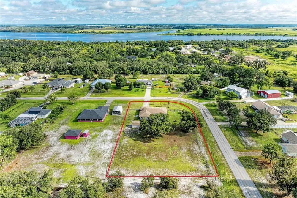 22230 26TH AVENUE E Bradenton, FL 34211