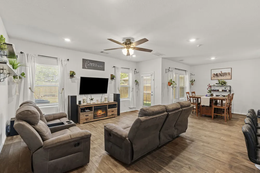 312 Sickle Loop Kyle, TX 78640