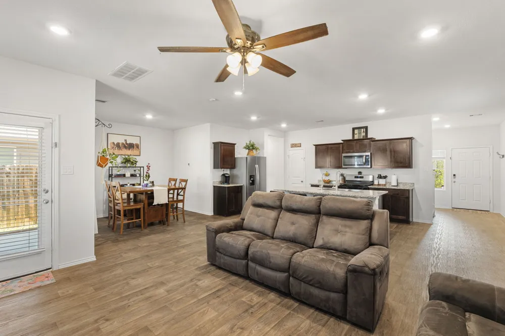 312 Sickle Loop Kyle, TX 78640