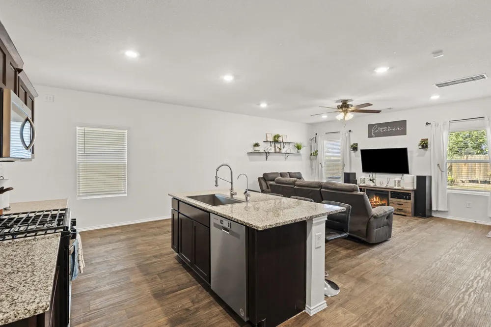 312 Sickle Loop Kyle, TX 78640