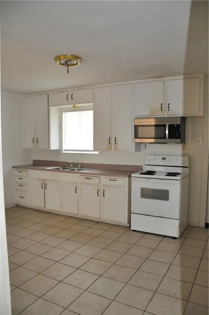 1320 W Circle Drive Kingsville, TX 78363