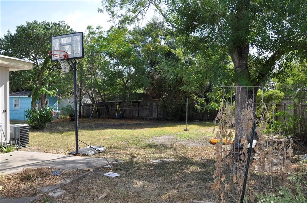 1320 W Circle Drive Kingsville, TX 78363