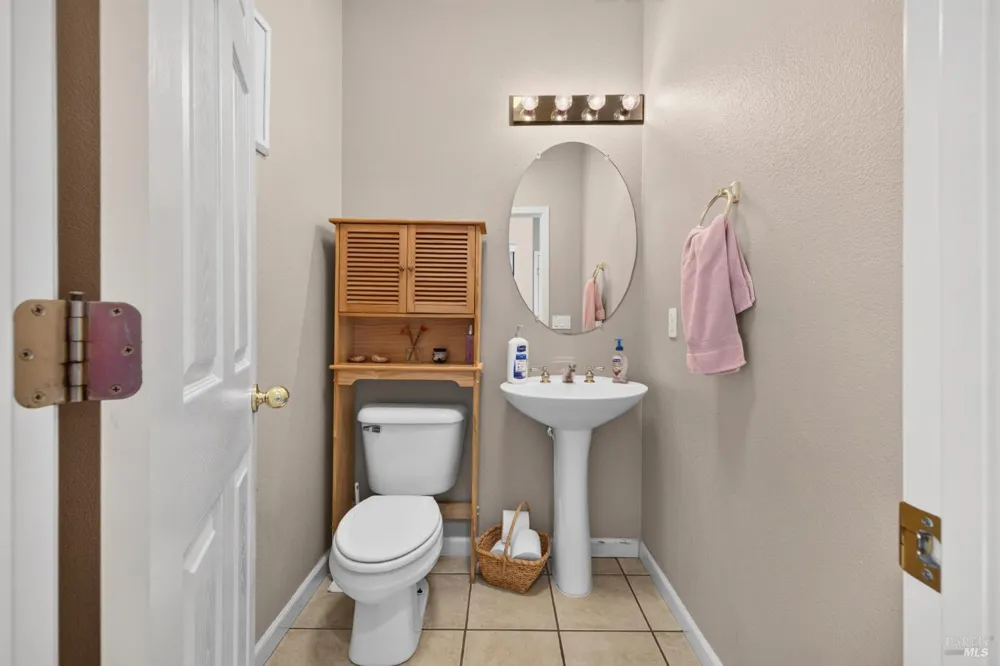 1452 Capri Avenue Petaluma, CA 94954