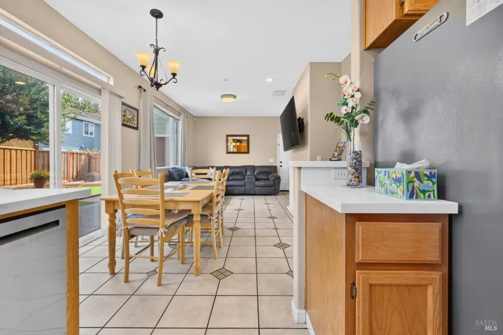 1452 Capri Avenue Petaluma, CA 94954