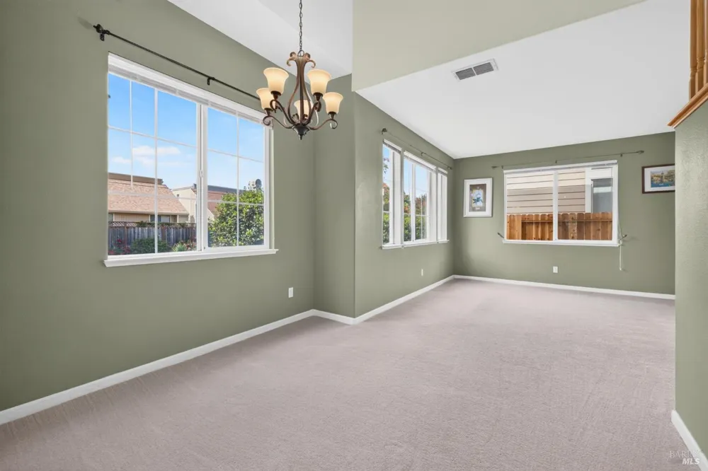 1452 Capri Avenue Petaluma, CA 94954