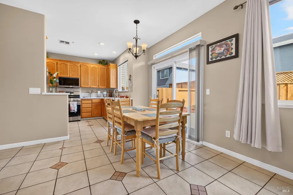 1452 Capri Avenue Petaluma, CA 94954