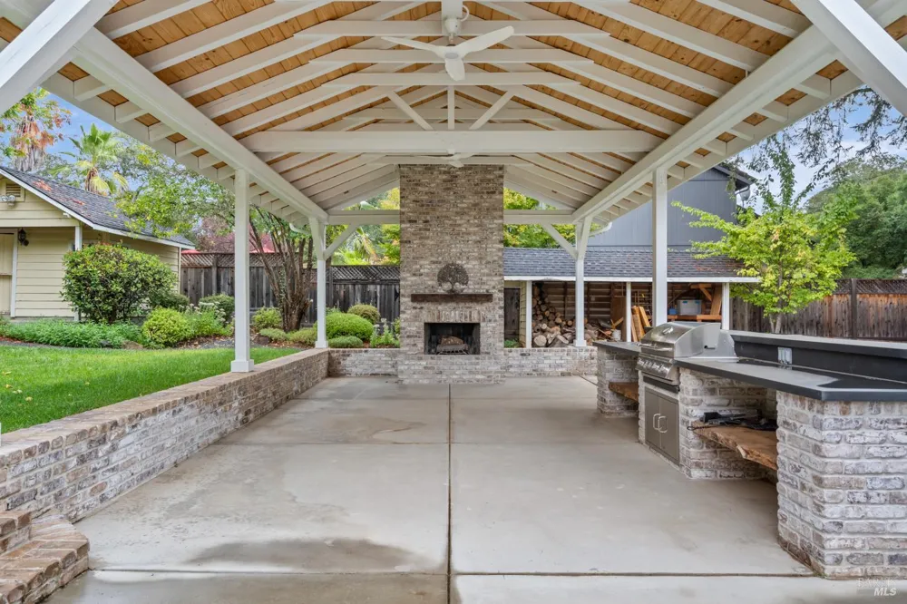 1310 Chateau Place Ukiah, CA 95482