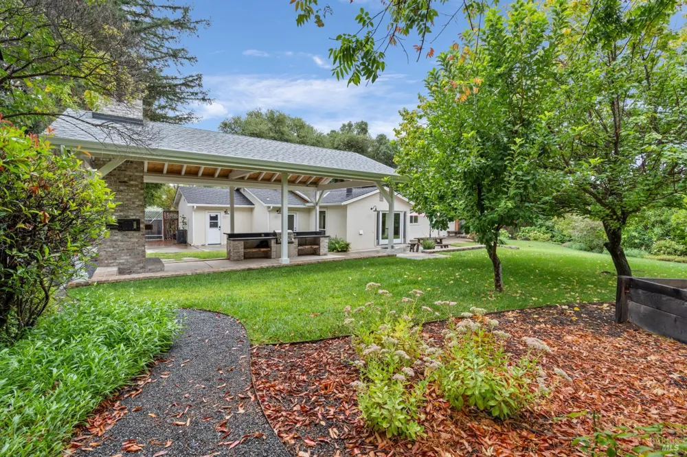 1310 Chateau Place Ukiah, CA 95482