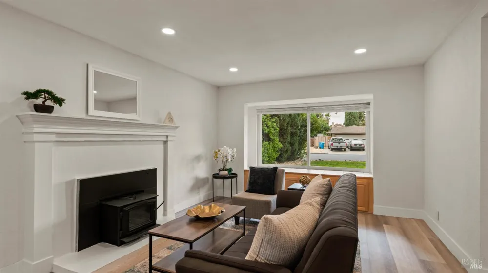 349 Royal Oaks Drive Vacaville, CA 95687