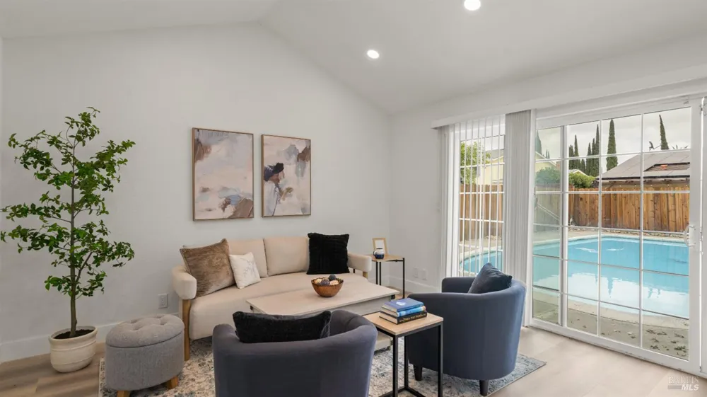 349 Royal Oaks Drive Vacaville, CA 95687