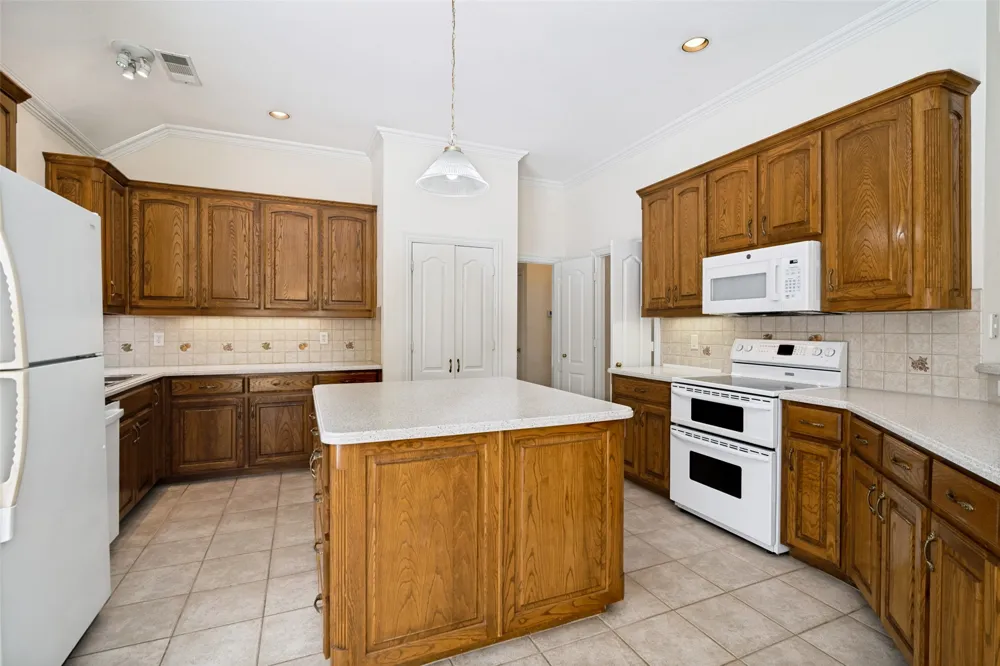 2426 Club Creek Boulevard Garland, TX 75043
