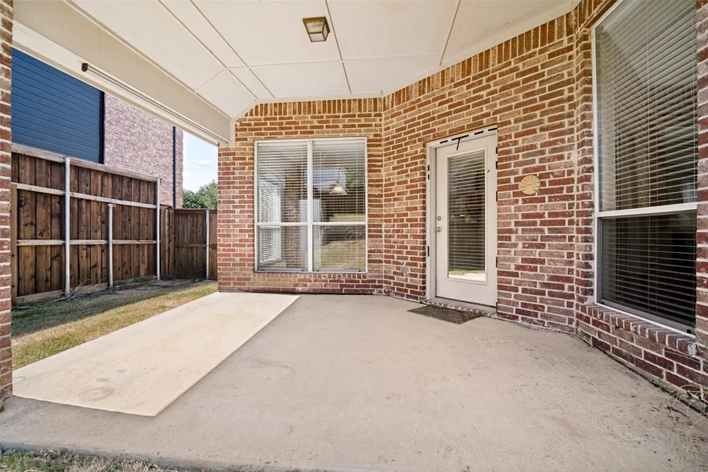 2426 Club Creek Boulevard Garland, TX 75043