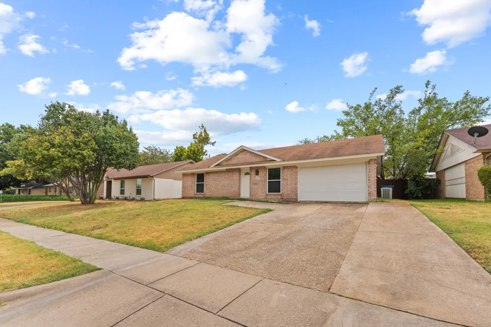 1326 Kingston Drive Lewisville, TX 75067