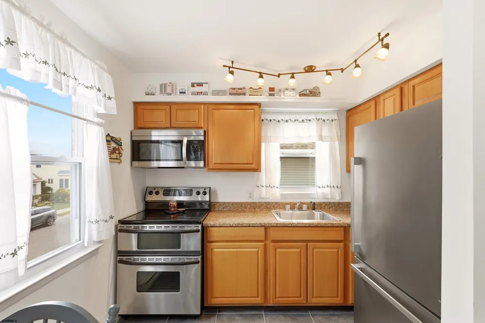 31 Bayonne Pl Ocean City, NJ 08226