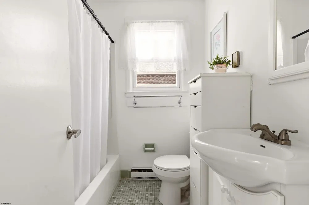 31 Bayonne Pl Ocean City, NJ 08226
