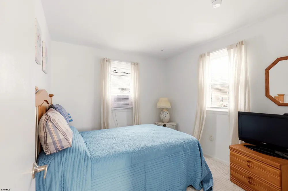 31 Bayonne Pl Ocean City, NJ 08226